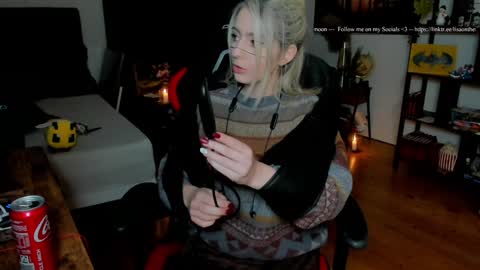 Wolfs Girl online show from November 2025 08:22:01 PM