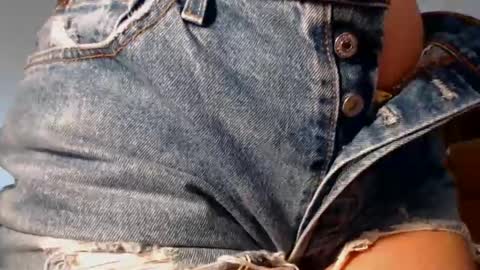 Kim Lee  online show from March 2025 02:23:02 PM