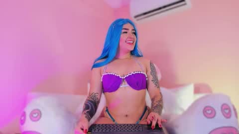 Kim  online show from November 2025 08:29:02 PM