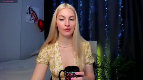 kimmy1_powell online show from October 2025 03:48:02 AM