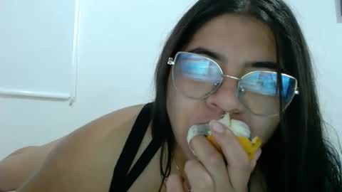 Snapshot of kimmy_kimmy_ chatting on November 2025 03:23:02 PM Kimmy online show from November 2025 03:23:02 PM