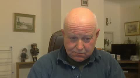 kindahairy4u online show from December 2024 08:02:01 PM