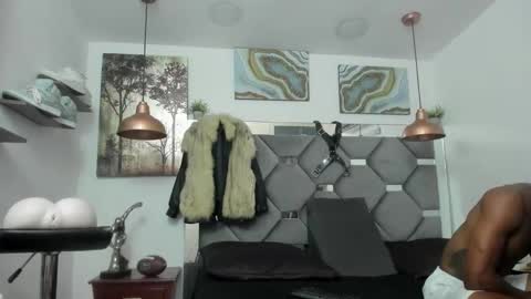 Snapshot of king_fitt_ chatting on December 2024 07:22:02 PM HOT MEN BLACK online show from December 2024 07:22:02 PM