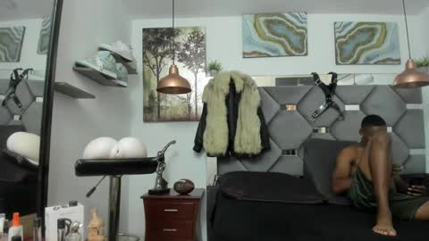 Snapshot of king_fitt_ chatting on December 2024 06:16:02 PM HOT MEN BLACK online show from December 2024 06:16:02 PM