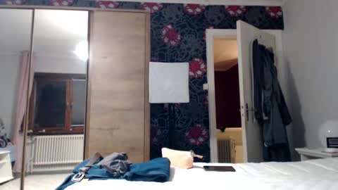 Snapshot of kingandprincess chatting on November 2025 05:26:01 PM sexysexyhotwetpinkredpussy online show from November 2025 05:26:01 PM