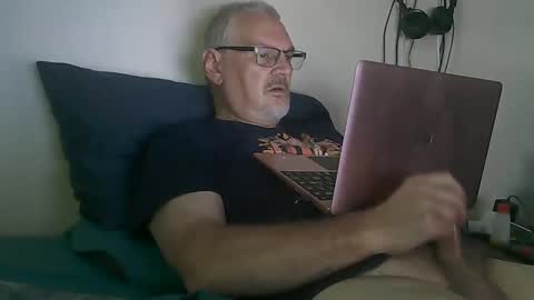 Snapshot of kingtongue10 chatting on September 2025 05:13:01 PM kingtongue10 online show from September 2025 05:13:01 PM