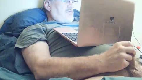 Snapshot of kingtongue10 chatting on November 2025 10:25:02 AM kingtongue10 online show from November 2025 10:25:02 AM