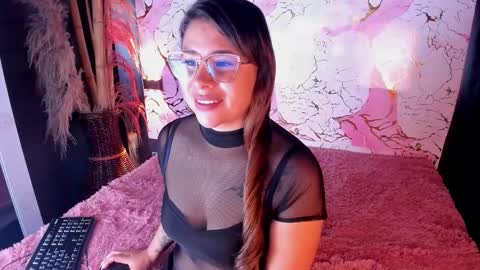 Snapshot of kinky_esmerald chatting on March 2026 11:06:01 AM online show from March 2026 11:06:01 AM