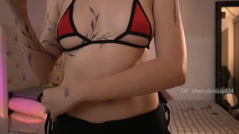Snapshot of kinky_mj chatting on May 2026 05:20:01 PM Mary your fav curly girl online show from May 2026 05:20:01 PM