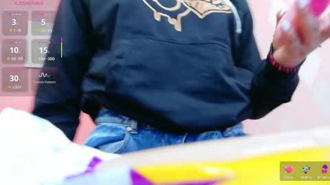 kinkycutegirll online show from November 2025 01:00:02 PM