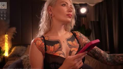 kinkylina_ online show from October 2025 11:42:01 AM