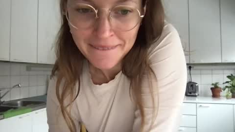 Snapshot of kinkyorange_ chatting on December 2024 11:24:01 AM Mary the Soulmate online show from December 2024 11:24:01 AM