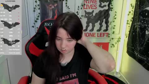 Snapshot of kinkysuka_ chatting on May 2026 12:22:02 PM meow online show from May 2026 12:22:02 PM