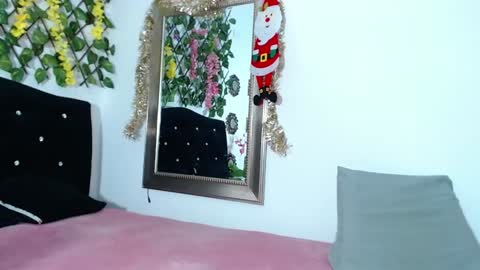 Snapshot of kinkysweet__ chatting on December 2024 01:40:01 AM Isabella online show from December 2024 01:40:01 AM