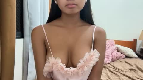 kira_danaya online show from May 2026 05:20:01 PM