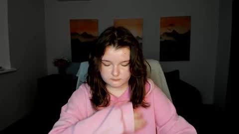 Kira online show from November 2025 12:48:02 PM