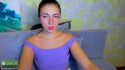 Kira  online show from December 2025 07:00:01 PM