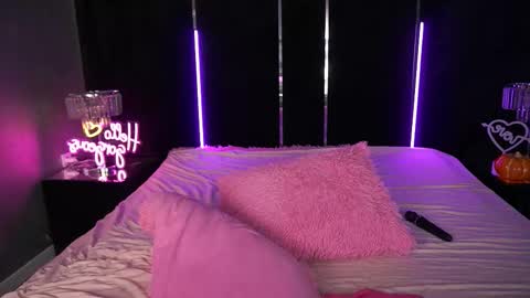 Kira online show from November 2025 05:07:01 AM