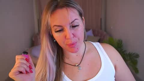 Kira online show from November 2025 10:23:02 PM