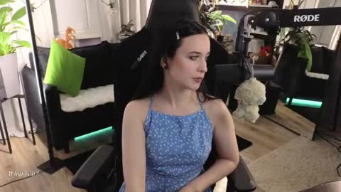 Kira    online show from April 2026 07:07:01 PM