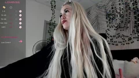 Kira online show from December 2025 01:46:02 AM