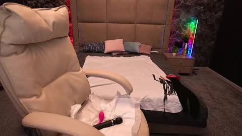 Snapshot of kiraroxx chatting on February 2025 10:42:02 PM Kira online show from February 2025 10:42:02 PM