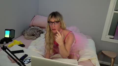 Snapshot of kirkcammerman1 chatting on January 2025 08:40:02 AM Onya online show from January 2025 08:40:02 AM