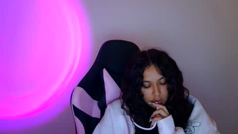 kiss_ameliaa online show from October 2025 09:21:01 AM