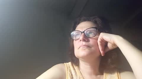 kissandvibe online show from April 2026 07:00:02 PM