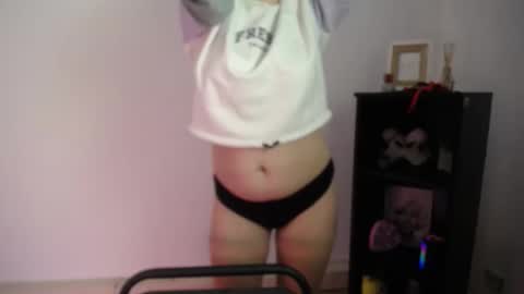 kissleoxx online show from November 2025 01:21:02 PM