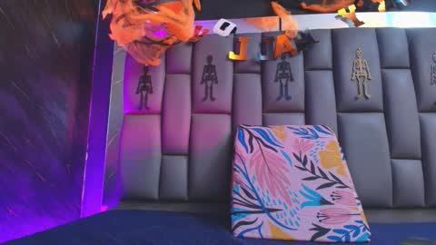 Snapshot of kissme_luna chatting on November 2025 07:38:01 PM BELLA FLAME online show from November 2025 07:38:01 PM