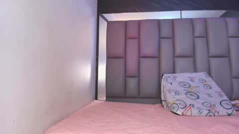 Snapshot of kissme_luna chatting on November 2025 07:18:02 PM BELLA FLAME online show from November 2025 07:18:02 PM