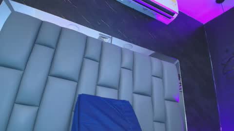 Snapshot of kissme_luna chatting on November 2025 07:57:01 PM BELLA FLAME online show from November 2025 07:57:01 PM