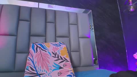 Snapshot of kissme_luna chatting on November 2025 07:02:01 PM BELLA FLAME online show from November 2025 07:02:01 PM