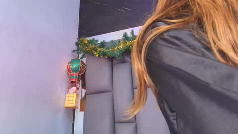 Snapshot of kissme_luna chatting on December 2025 07:12:02 PM BELLA FLAME online show from December 2025 07:12:02 PM