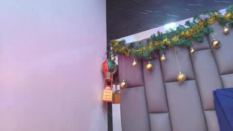 Snapshot of kissme_luna chatting on December 2025 07:18:01 PM BELLA FLAME online show from December 2025 07:18:01 PM