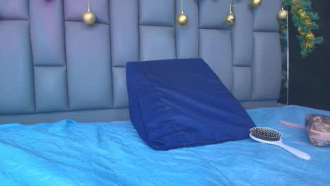 Snapshot of kissme_luna chatting on December 2025 07:10:01 PM BELLA FLAME online show from December 2025 07:10:01 PM