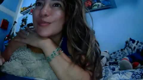 Snapshot of kissmelovejummy chatting on October 2025 11:42:01 AM Erika paul online show from October 2025 11:42:01 AM