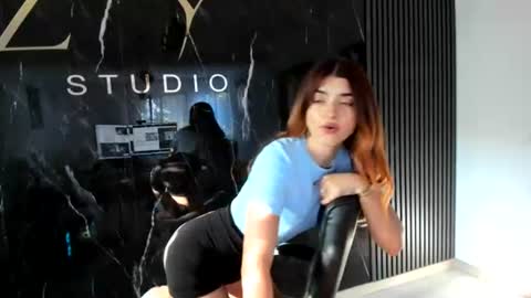 Snapshot of kissmymissy_ chatting on August 2026 03:25:01 PM KissMyMissy online show from August 2026 03:25:01 PM
