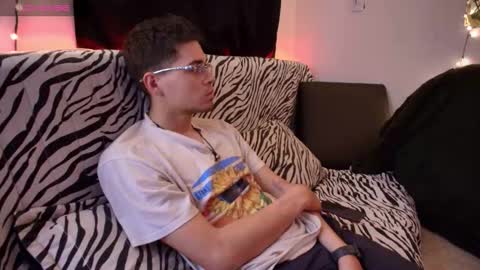 Snapshot of kisstarxxx chatting on February 2026 07:51:01 AM Helena and Brad online show from February 2026 07:51:01 AM