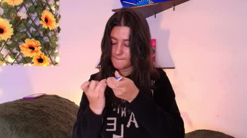 Snapshot of kisstarxxx chatting on February 2026 07:26:01 AM Helena and Brad online show from February 2026 07:26:01 AM