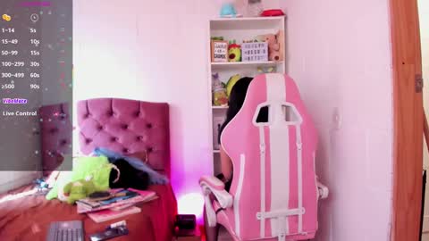 Snapshot of kit_kat_10 chatting on February 2025 09:09:01 PM Lily online show from February 2025 09:09:01 PM