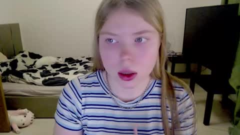 Jennyblonde and Emmabrunette online show from February 2025 01:00:02 AM