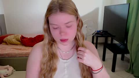 Jennyblonde and Emmabrunette online show from May 2026 12:13:02 PM