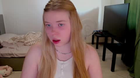 Snapshot of kitten_jenny01 chatting on June 2026 03:51:02 PM Jennyblonde and Emmabrunette online show from June 2026 03:51:02 PM