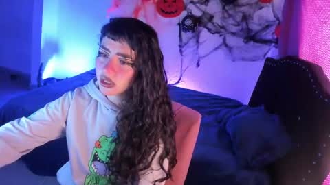 kitty__chs online show from November 2025 01:34:02 PM