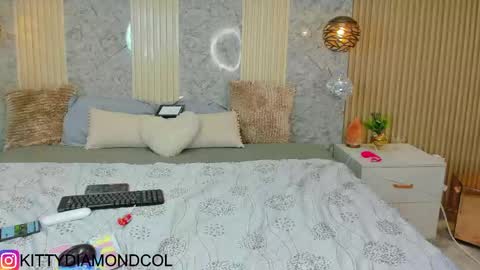 kitty__diamond_ online show from April 2026 03:06:02 AM