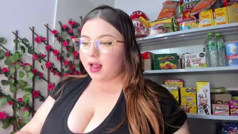 Snapshot of kitty__pinnk chatting on May 2026 07:44:02 PM KAROL online show from May 2026 07:44:02 PM