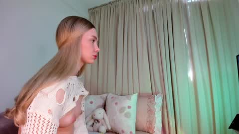 sophie online show from November 2025 04:38:01 PM