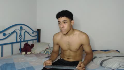 Snapshot of kitty_and_boss chatting on April 2026 10:40:01 PM kitty_and_boss online show from April 2026 10:40:01 PM